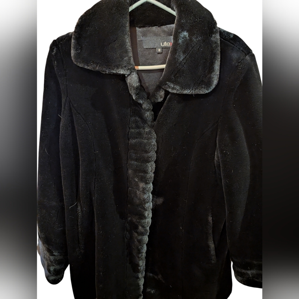 Elegant Black Faux Fur Jacket